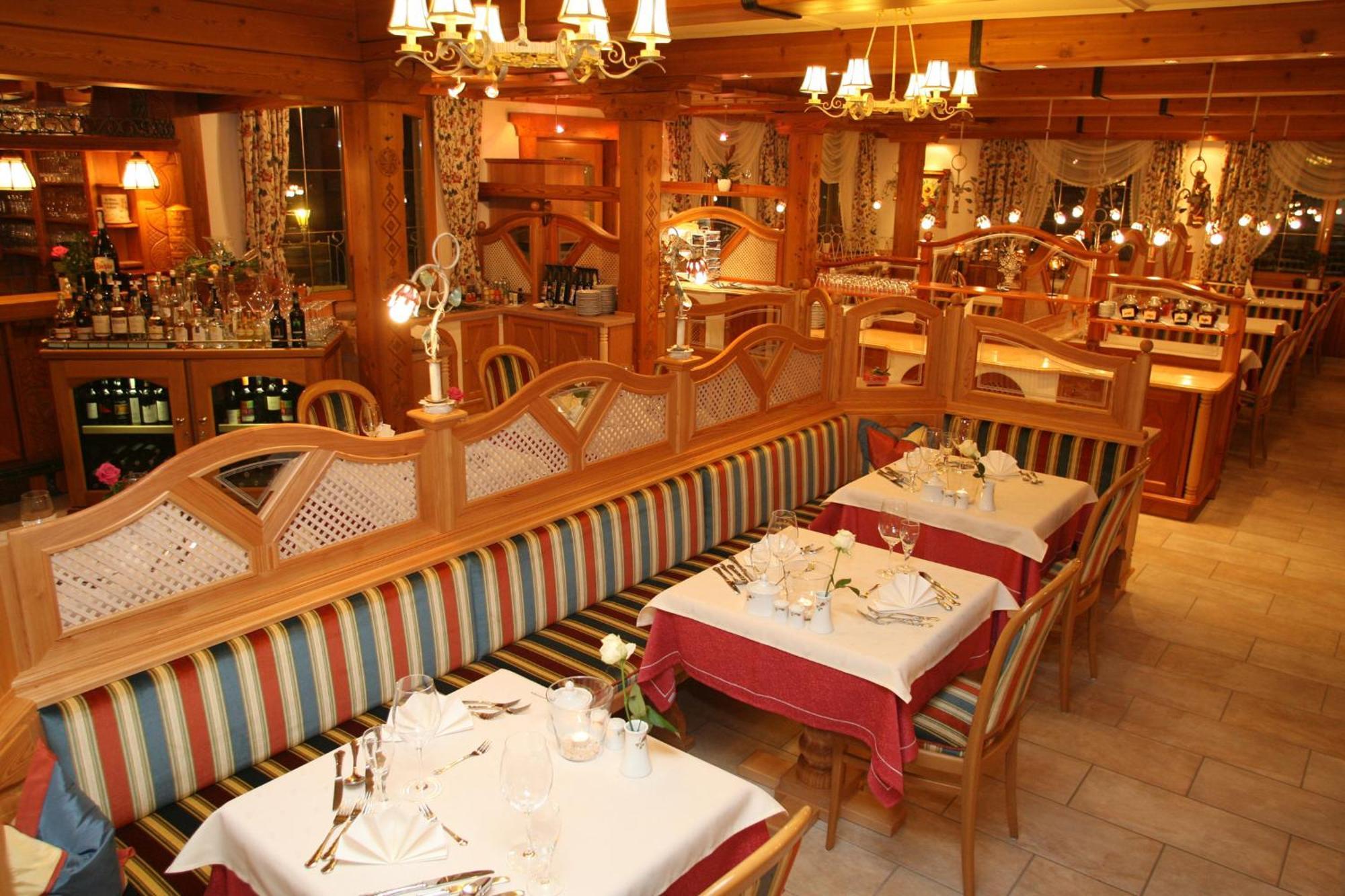 Hotel Neuwirt Ramsau am Dachstein Exterior photo